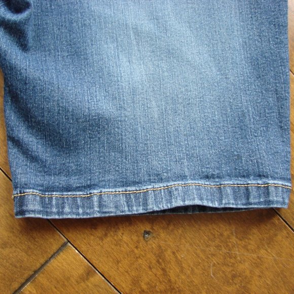 Thyme Maternity Denim Jean Shorts Stretch Band Waist Size Medium - Picture 15 of 15